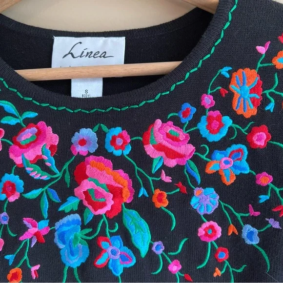 Linea by Louis Dell'Olio floral Embroidered Black Top size small - Picture 3 of 4